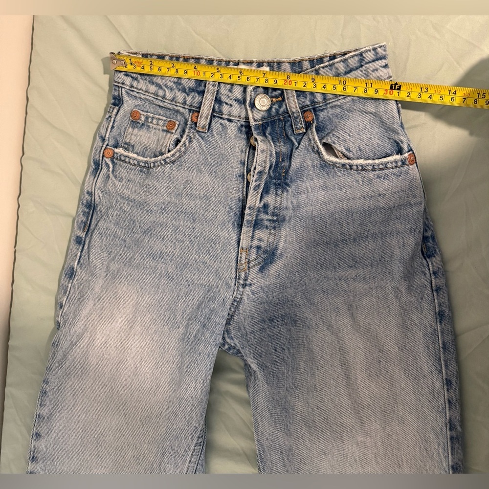 Zara Women Light Blue Denim Boyfriend Y2K Jeans with distressed hem Size 0 - Picture 6 of 16